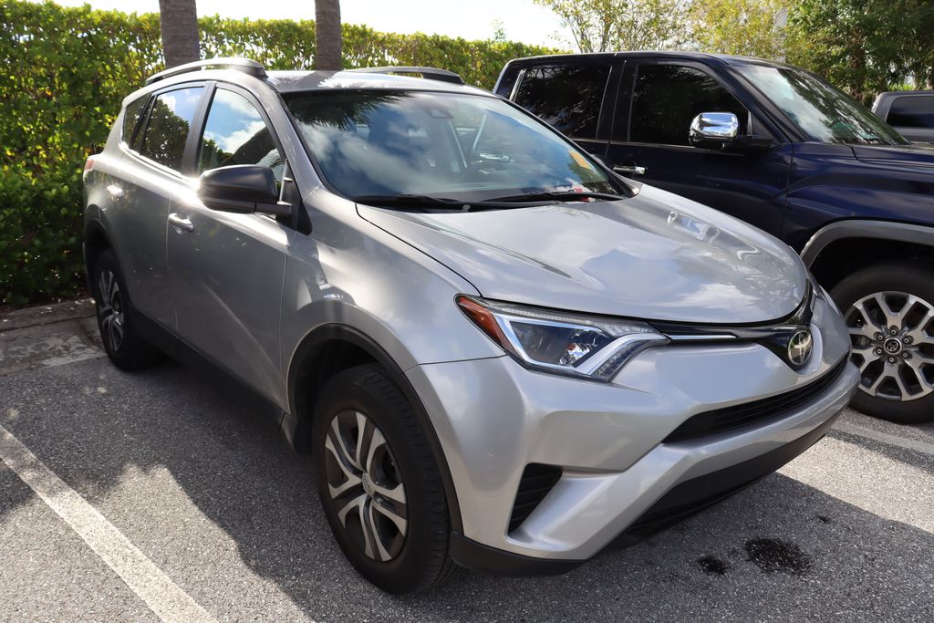 Thumbnail: 2017 Toyota RAV4 - 6