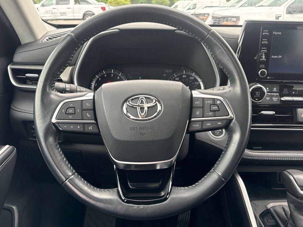 Used 2020 White Toyota XLE image 17