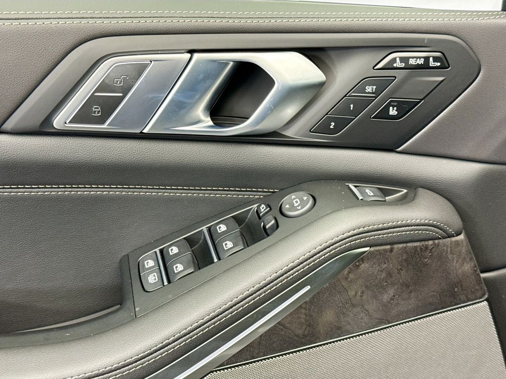 Thumbnail: 2026 BMW X7 - 23