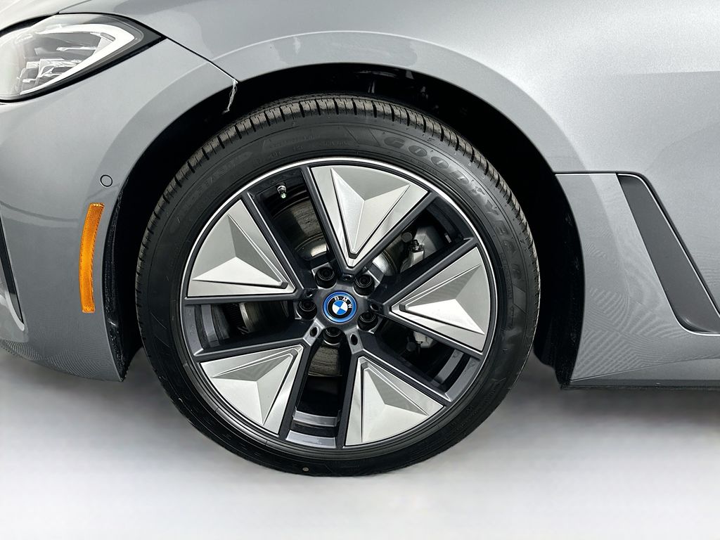 2024 BMW i4 eDrive35 23