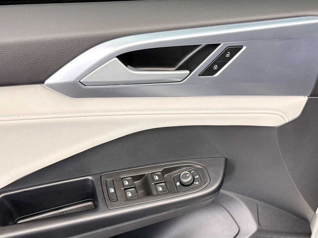 Thumbnail: 2025 Volkswagen Taos - 21