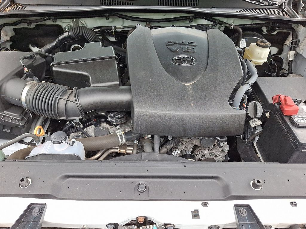 2020 Toyota Tacoma SR5 28