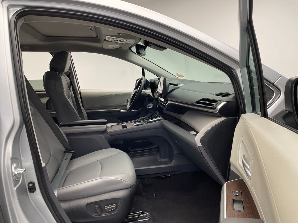 Thumbnail: 2023 Toyota Sienna - 20
