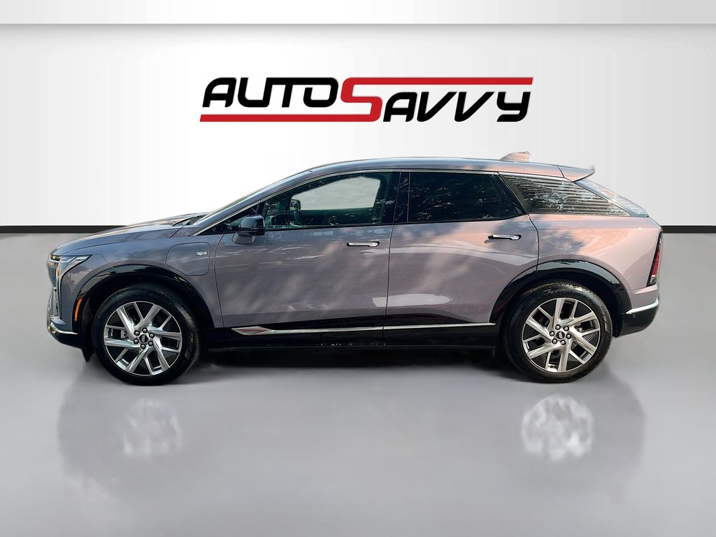 Used 2025 Silver Cadillac Luxury image 4
