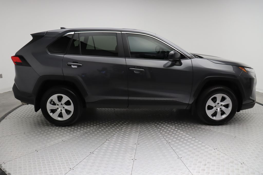 2024 Toyota RAV4 LE 7