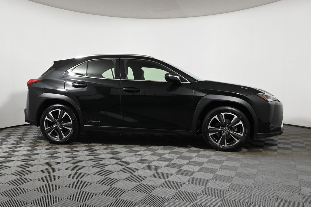 Thumbnail: 2020 Lexus UX - 8