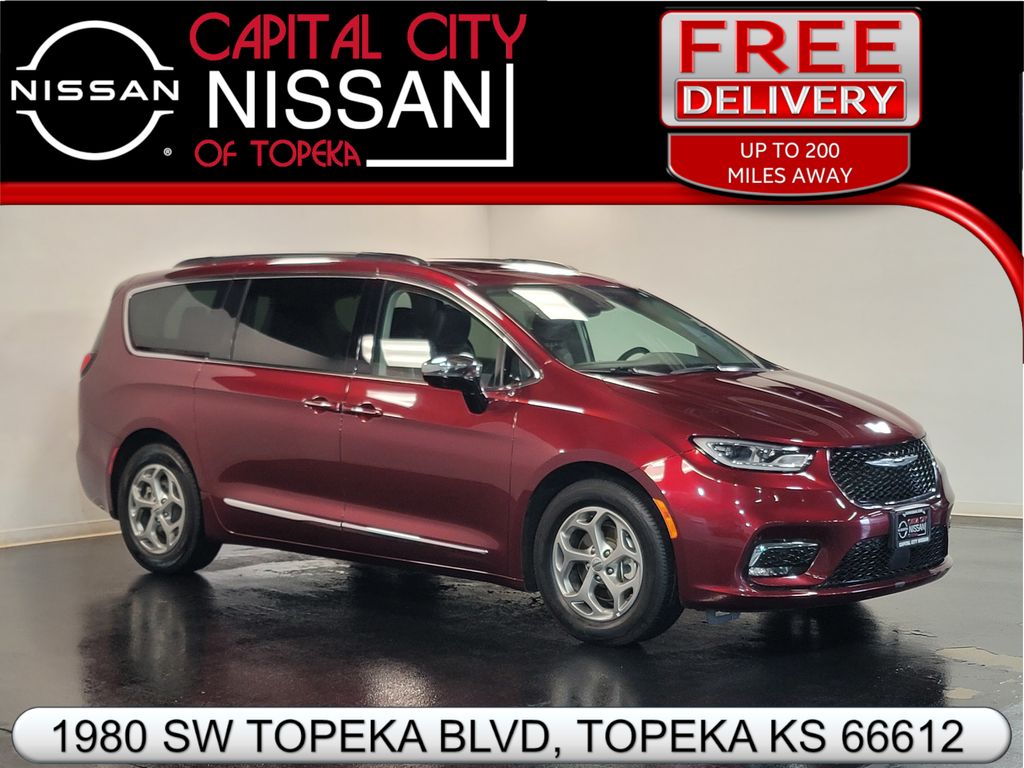 2023 Chrysler Pacifica Limited photo