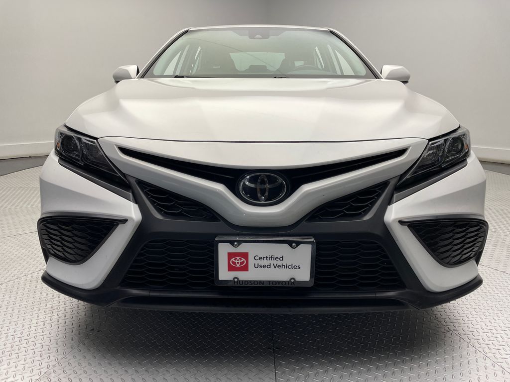 2023 Toyota Camry SE 2