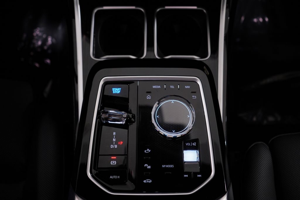 Thumbnail: 2025 BMW i7 - 13
