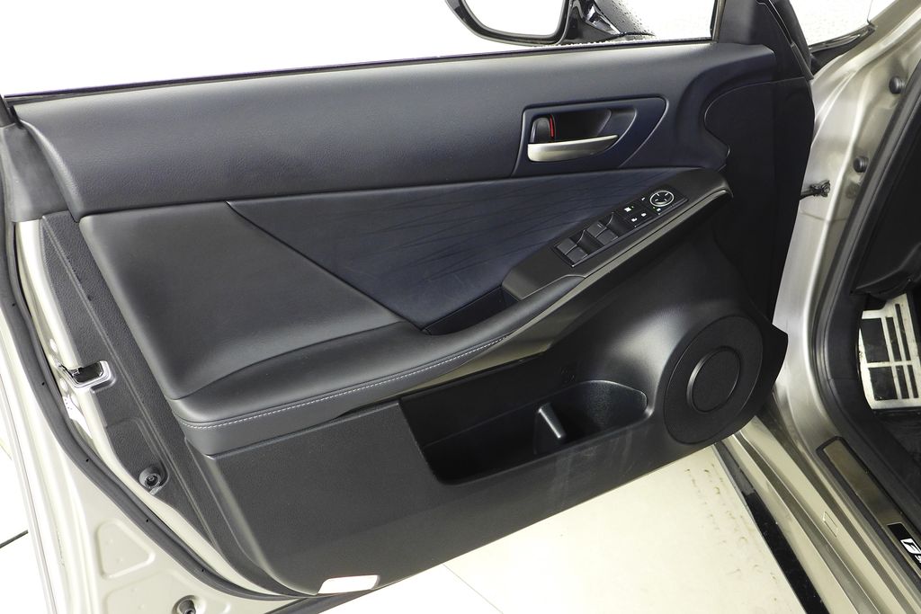 2022 Lexus IS 350 11