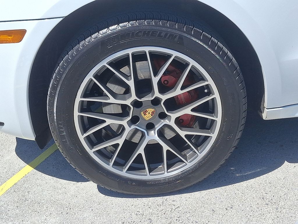 2015 Porsche Macan Turbo 12