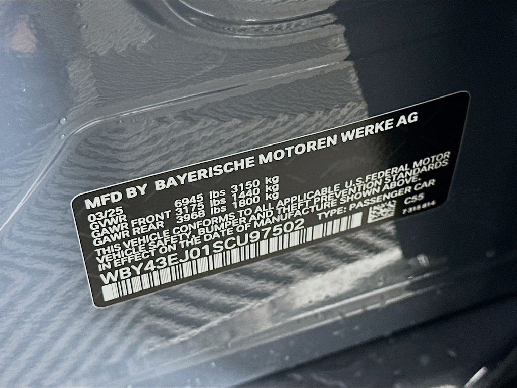 Thumbnail: 2025 BMW i7 - 24