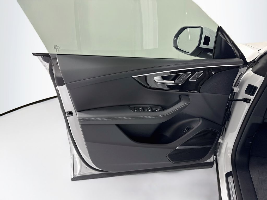 Thumbnail: 2026 Audi Q8 - 26