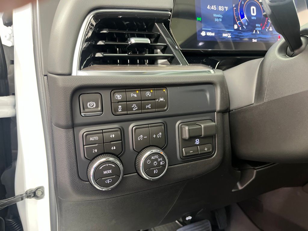 Thumbnail: 2026 Chevrolet Suburban - 28