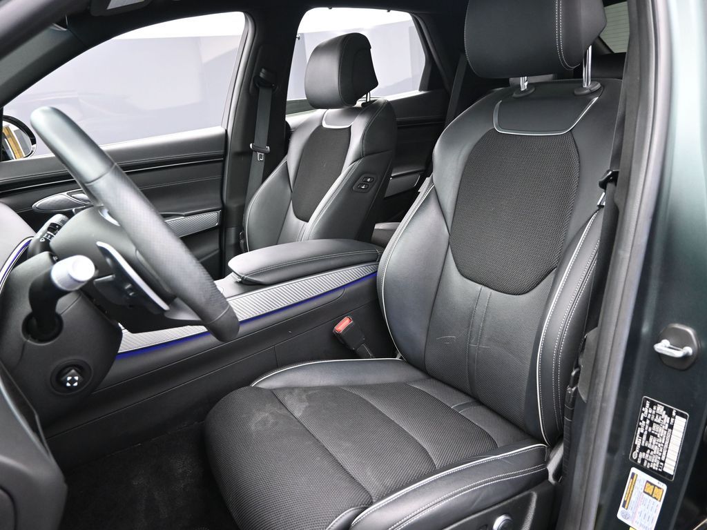 2022 Genesis GV70 2.5T Standard