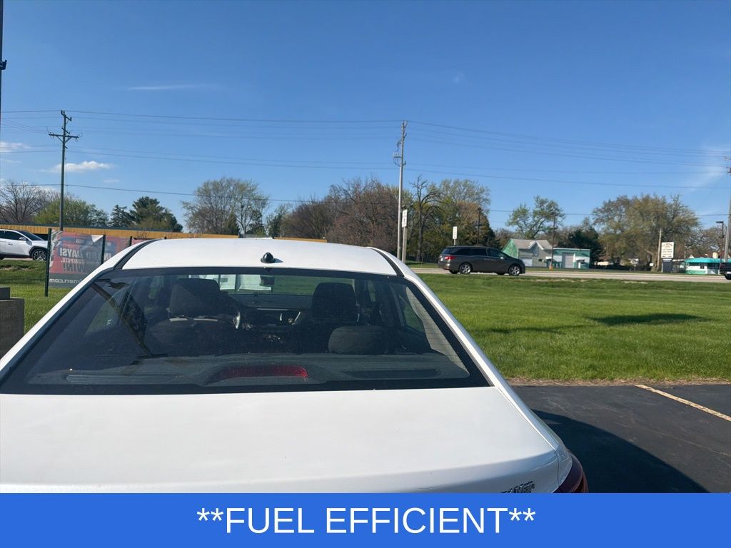 2019 Frost White Pearl Hyundai Accent SE FWD Sedan