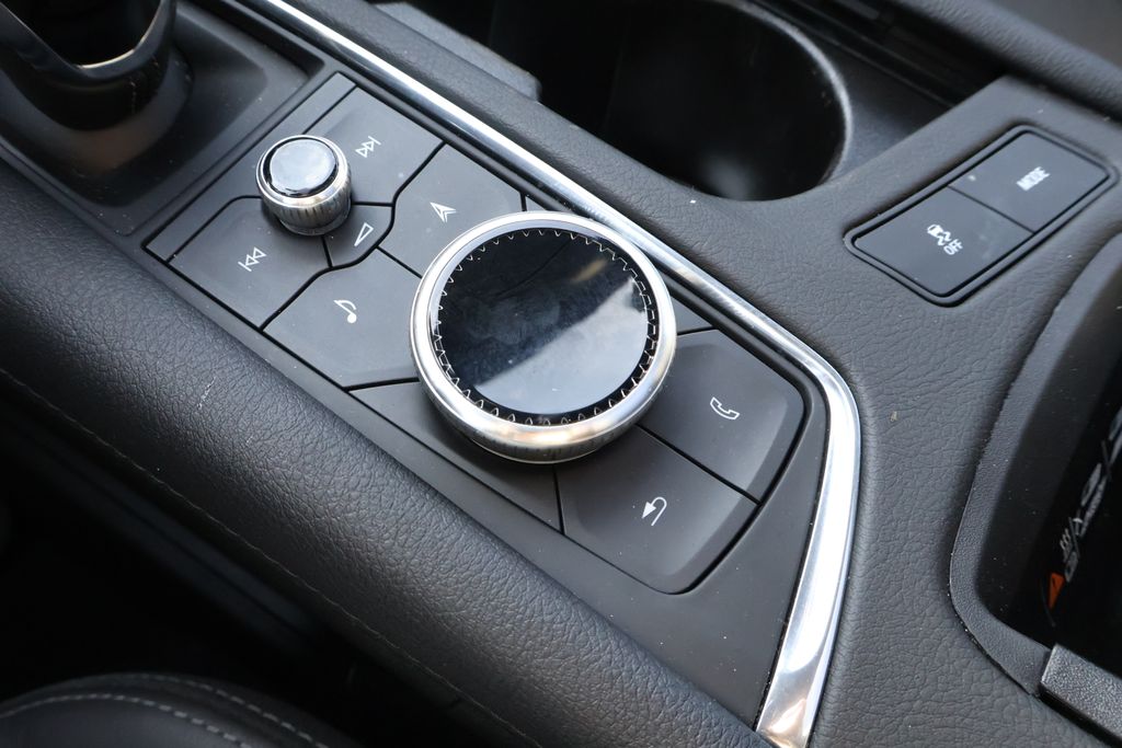 Thumbnail: 2025 Cadillac XT5 - 30