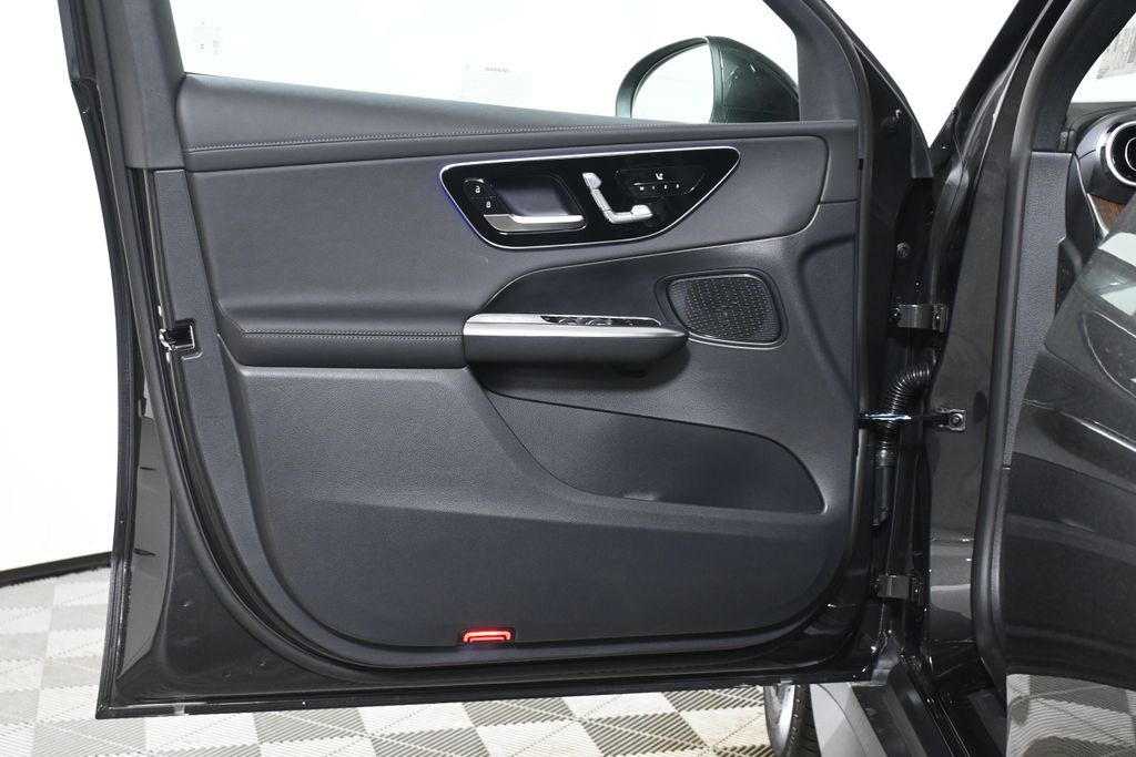 2025 Mercedes-Benz GLC 300 21