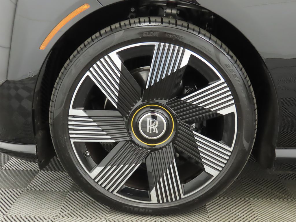 Thumbnail: 2024 Rolls-Royce Spectre - 28