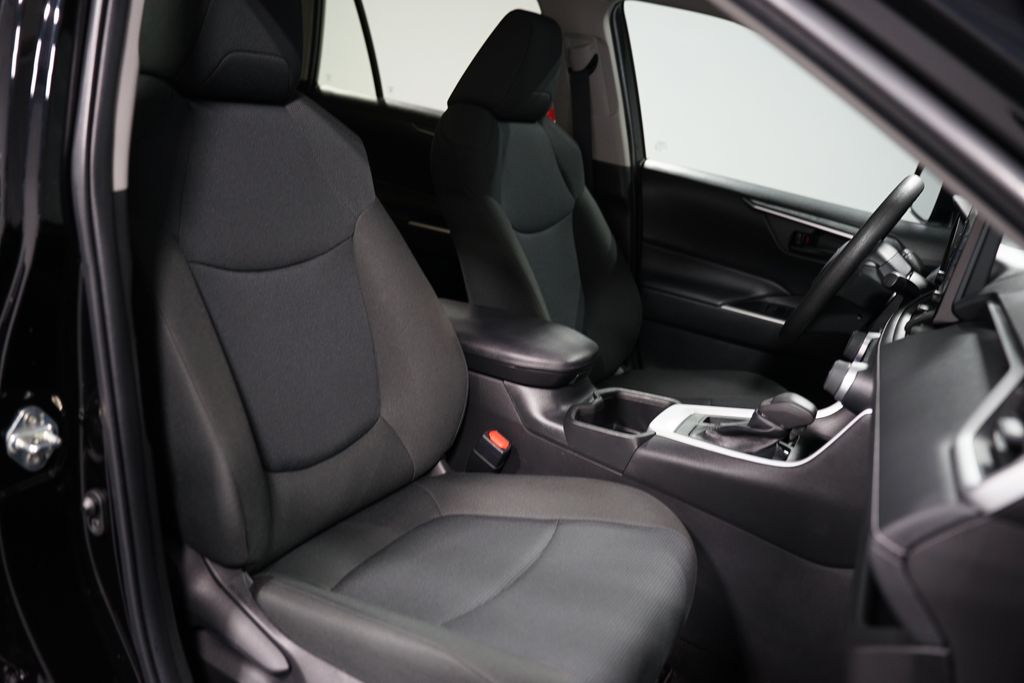 2022 Toyota RAV4 LE 25
