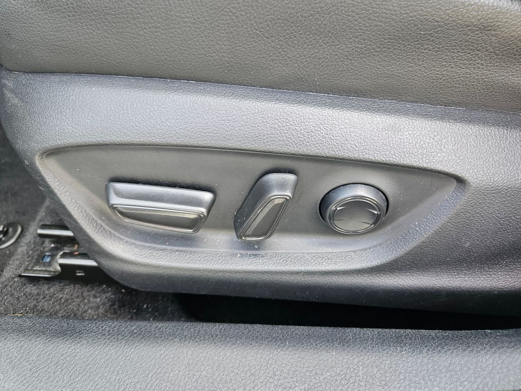 Thumbnail: 2023 Toyota Camry - 16