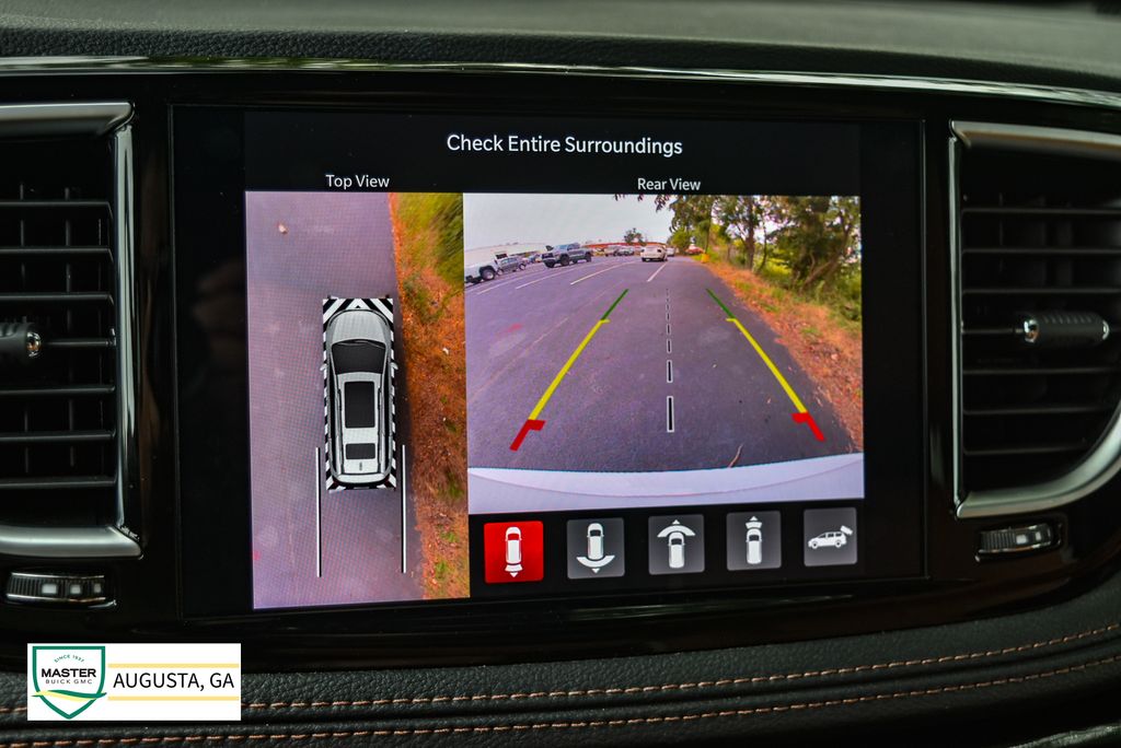 Used 2025 Chrysler Pacifica Van