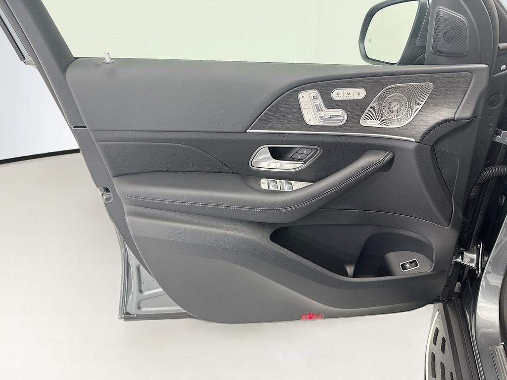 Thumbnail: 2026 Mercedes-Benz GLE - 24