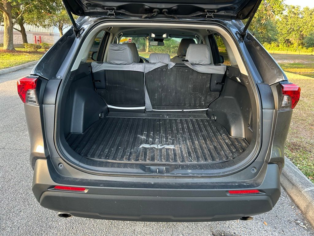 2024 Toyota RAV4 XLE 10
