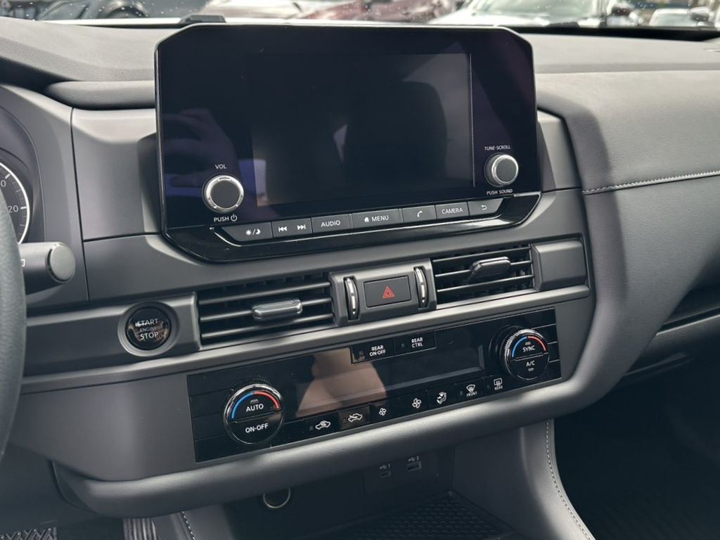 2025 Nissan Pathfinder S