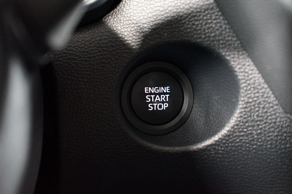 2024 Toyota Corolla Cross XLE 22