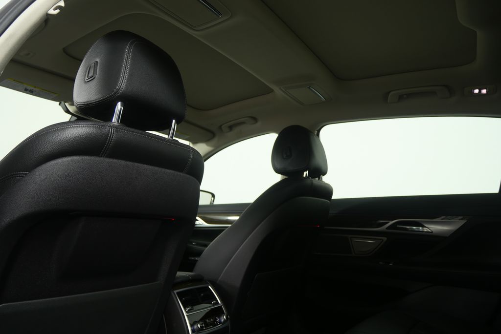 Thumbnail: 2018 BMW 7 Series - 17