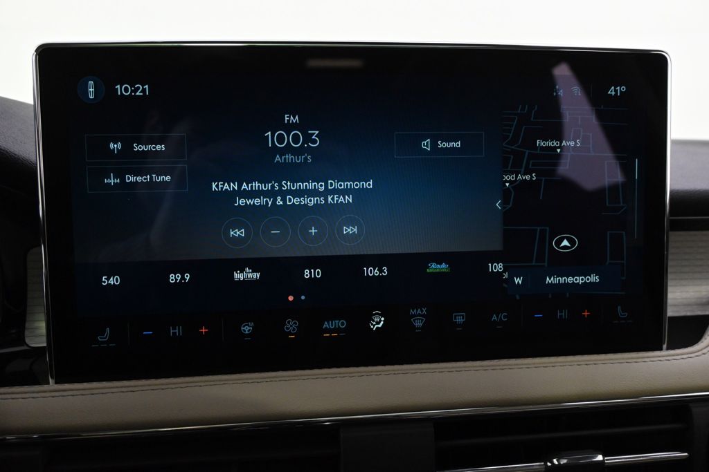 New 2026 White Lincoln Premiere image 28