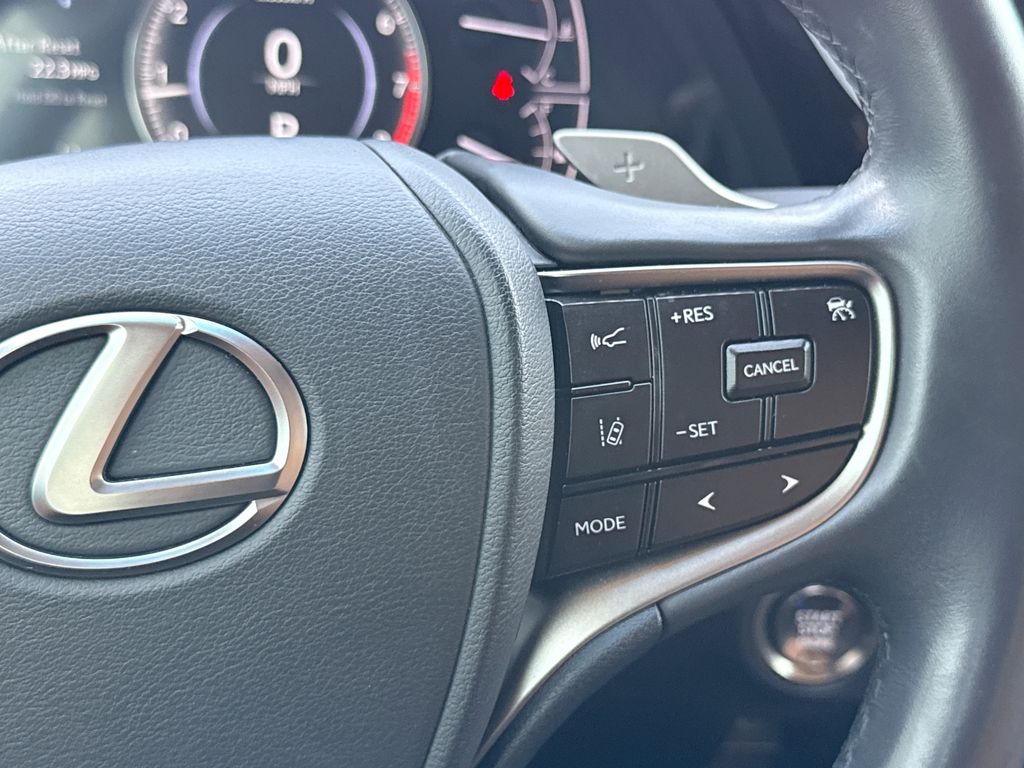 Thumbnail: 2022 Lexus ES - 27