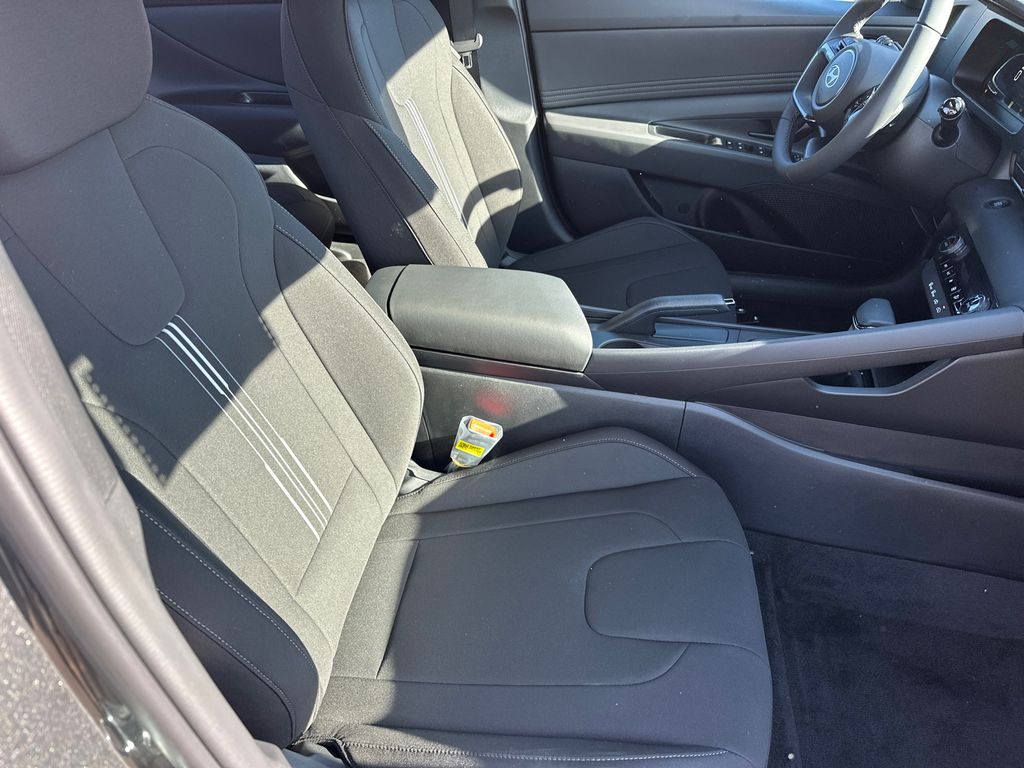 Used 2025 Gray Hyundai SEL Sport image 13