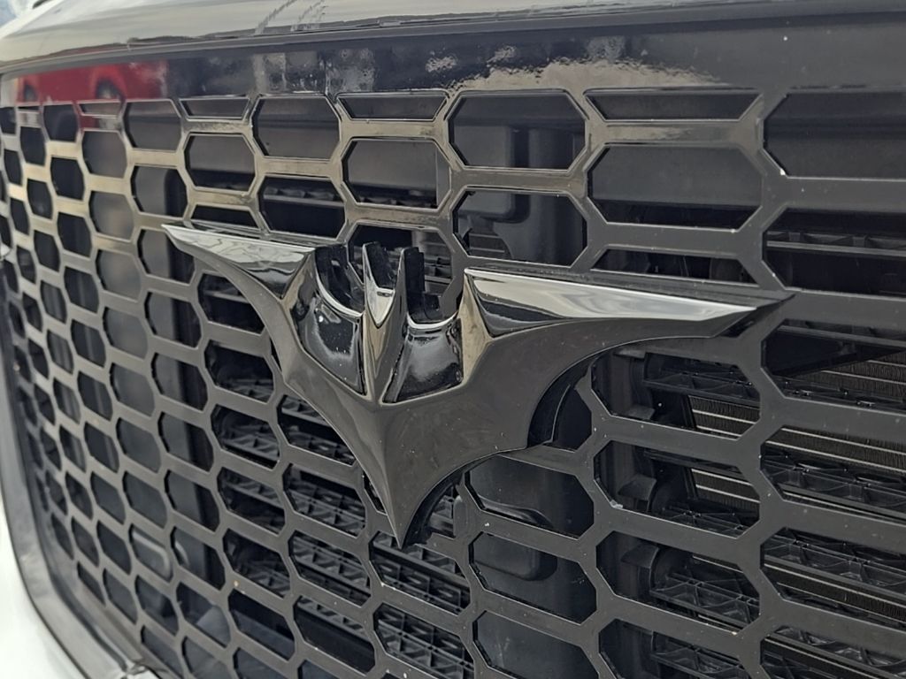 Used 2025 White Ram Big Horn/Lone Star image 11