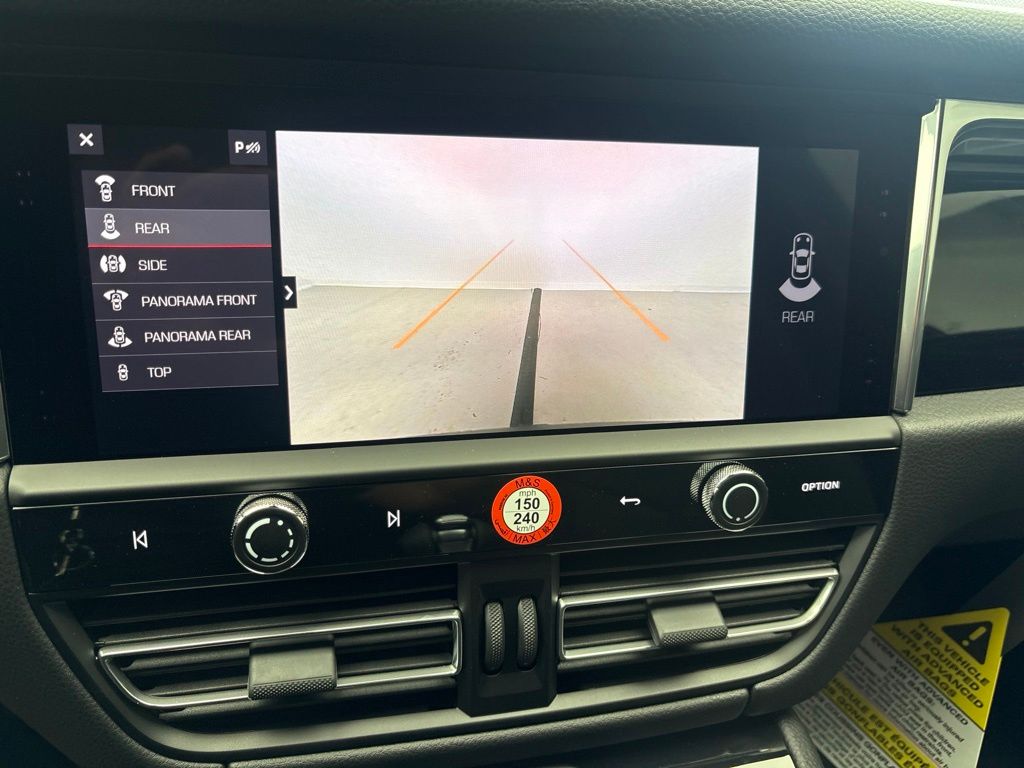 Thumbnail: 2026 Porsche Macan - 32