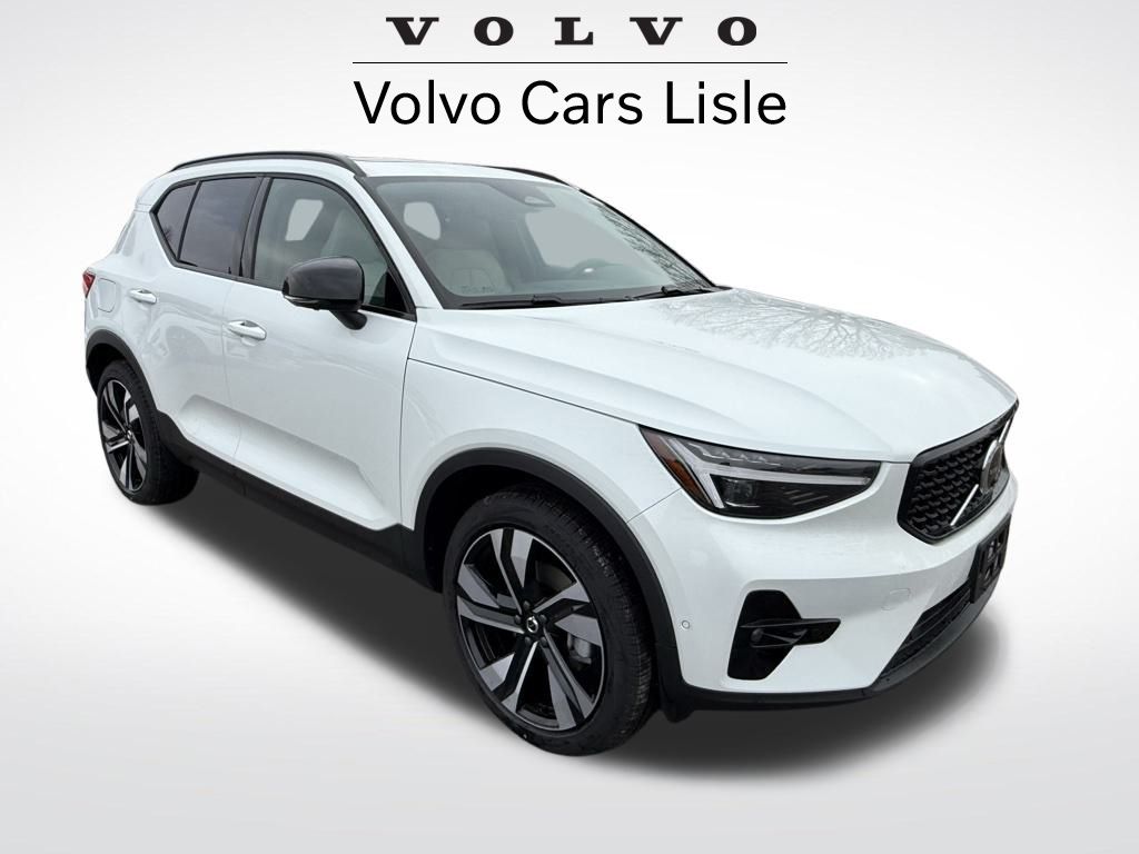 Crystal White 2026 Volvo XC40 SUV / Crossover Front-Wheel Drive Automatic