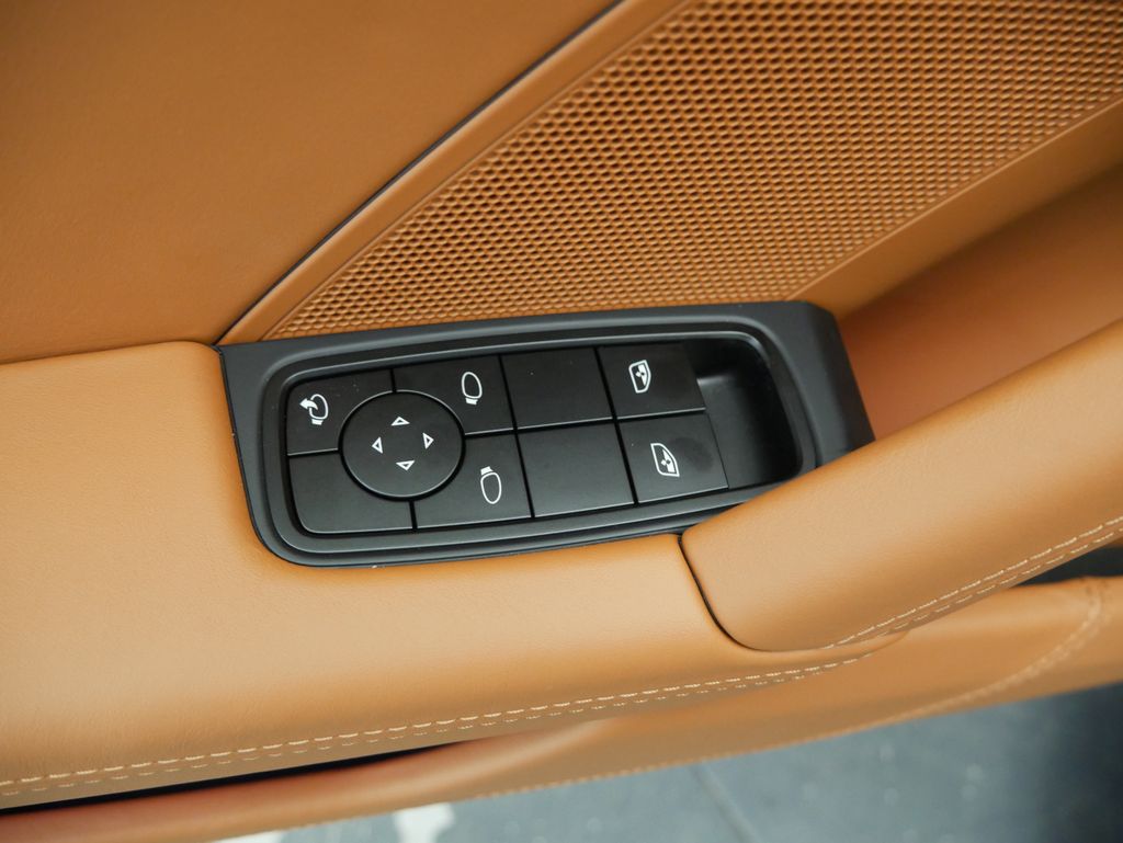 Thumbnail: 2026 Porsche 911 - 16