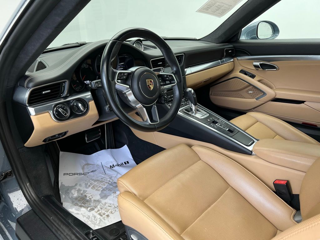 Thumbnail: 2017 Porsche 911 - 4
