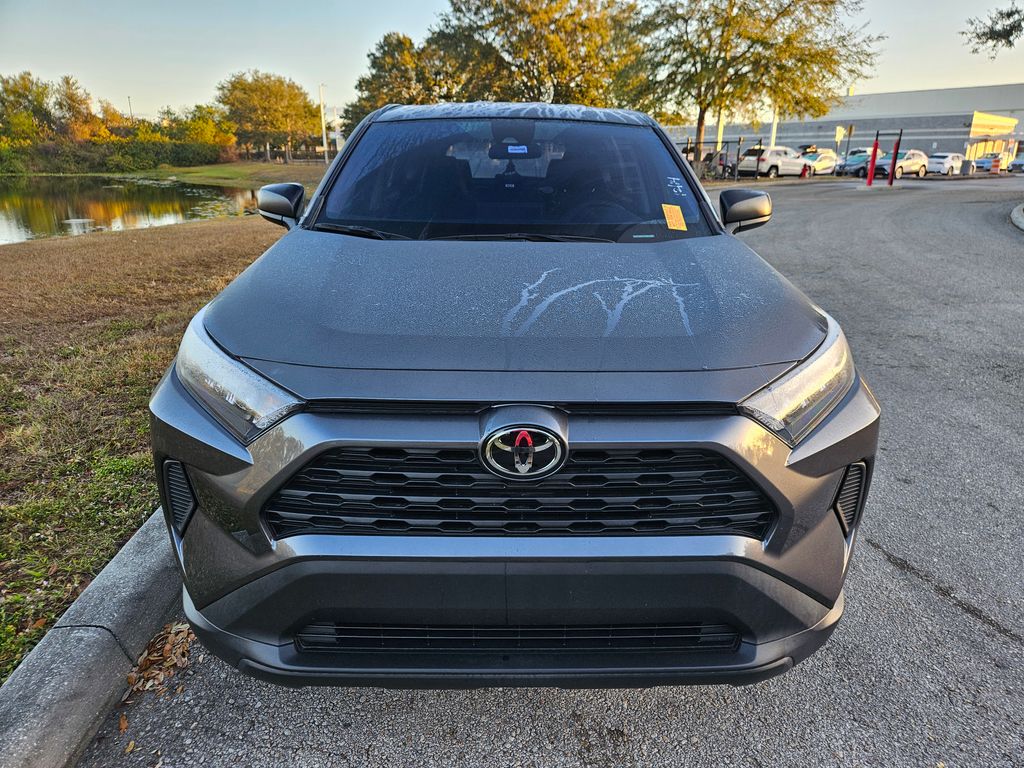 2022 Toyota RAV4 LE 8