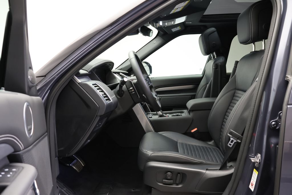 Thumbnail: 2025 Land Rover Discovery - 31