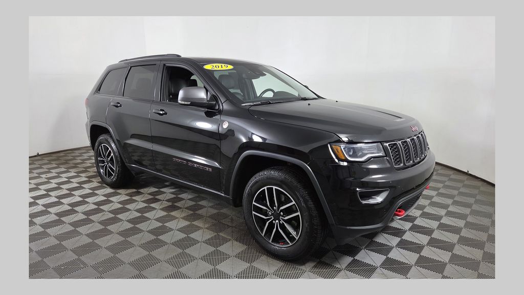 Diamond Black Crystal Pearlcoat 2019 Jeep Grand Cherokee Trailhawk 4WD SUV / Crossover Four-Wheel Drive 8-Speed Automatic