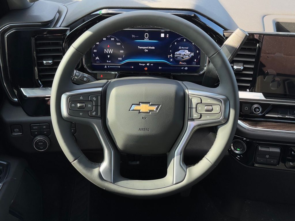 2025 Chevrolet Silverado 1500 LT 18