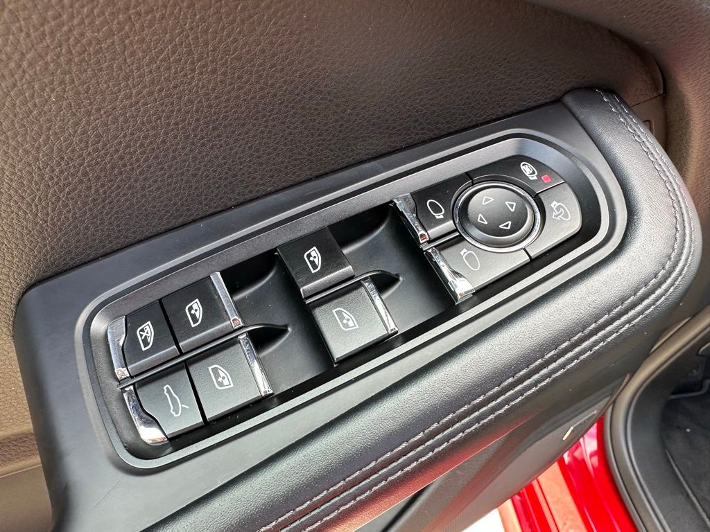 Thumbnail: 2019 Porsche Macan - 15