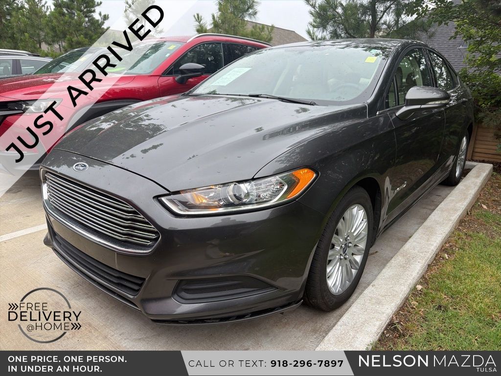 2016 Ford Fusion SE's photo