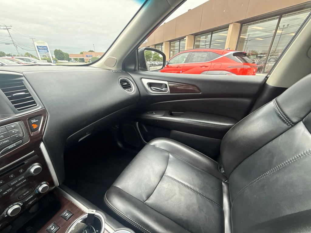 Used 2014 Black Nissan SL image 23