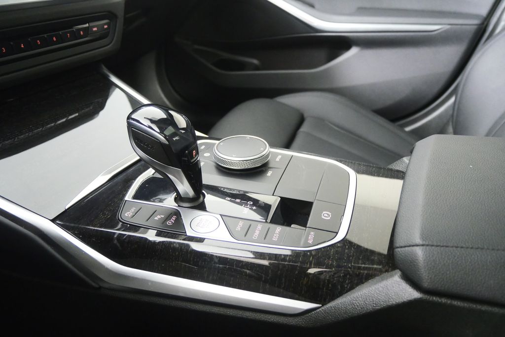 Thumbnail: 2021 BMW 3 Series - 26