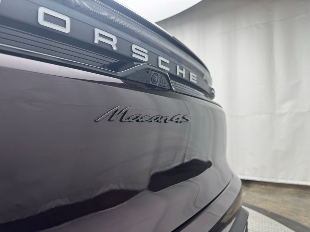 Thumbnail: 2025 Porsche Macan - 9