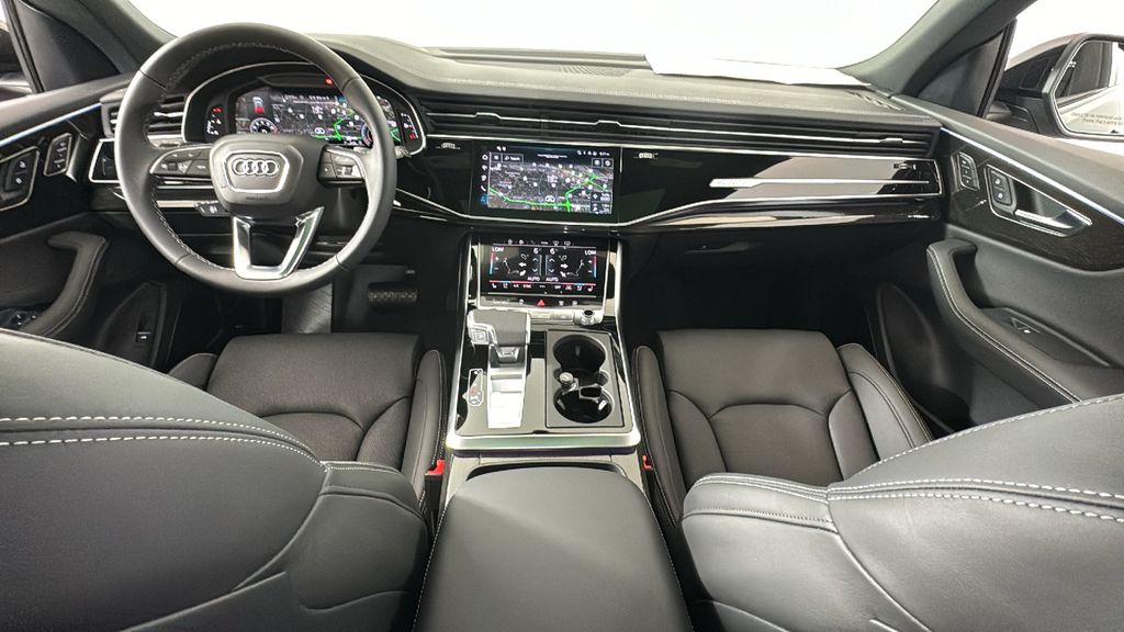 Thumbnail: 2025 Audi Q8 - 12