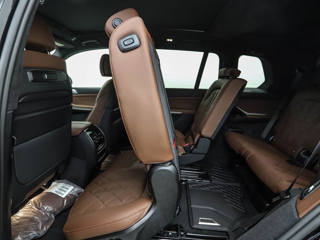 Thumbnail: 2026 BMW X7 - 25